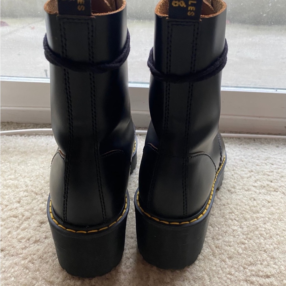 Dr Martens Vintage Leona boots